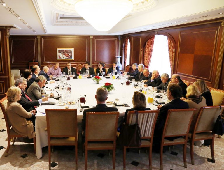 Tryezë e rrumbullakët me udhëheqësit e Kosovës