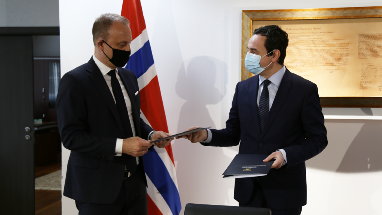 Kryeministri Kurti dhe ambasadori i Norvegjisë Grøndahl, nënshkruajnë memorandum mirëkuptimi